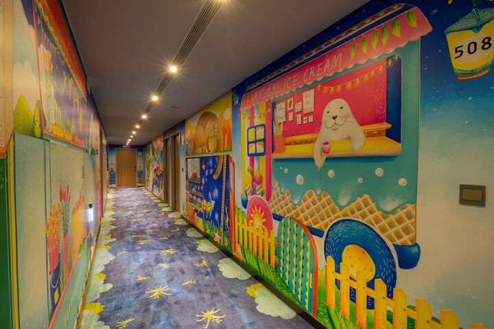 Ballroom/Hall 86 of 96