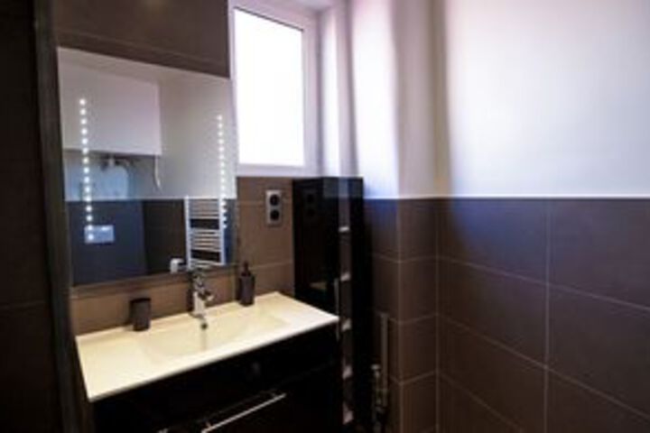 Room 5 of 17
