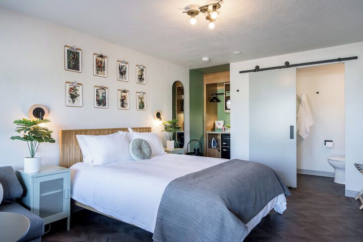 Room 17 of 41