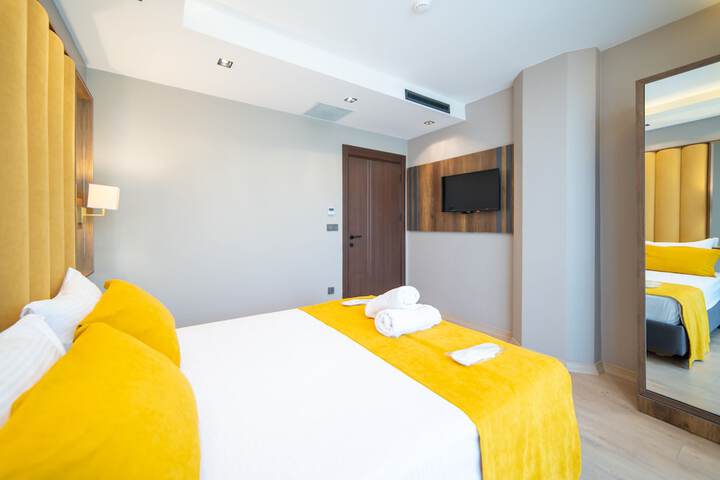 Room 37 of 100