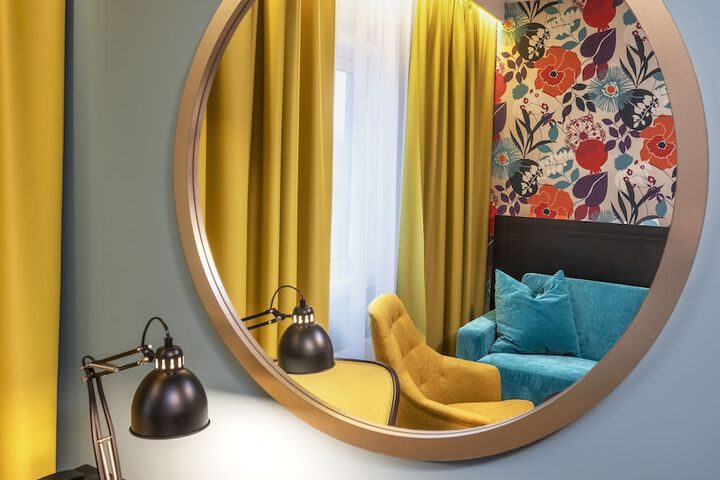 Room 8 of 80
