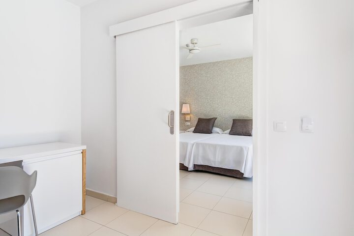 Room 8 of 26