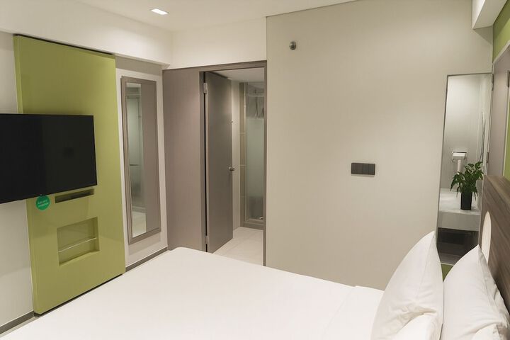Room 3 of 122
