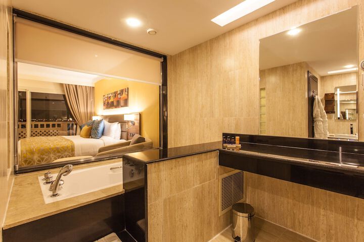 Room 20 of 183