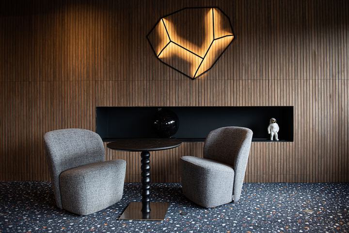 Lounge 87 of 148