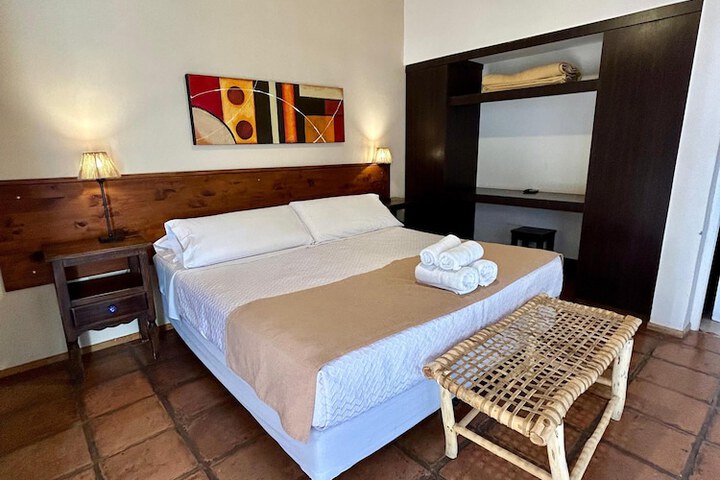 Room 9 of 28