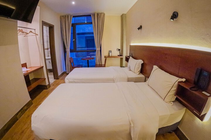 Room 5 of 38