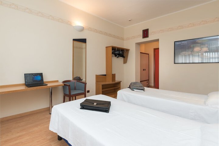 Room 14 of 114