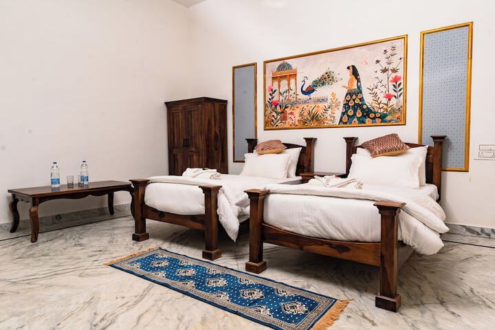 Room 9 of 24