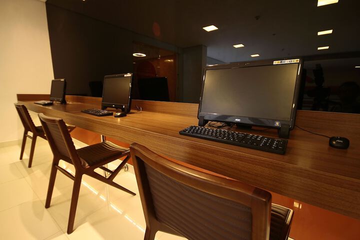 Business Center 26 of 34