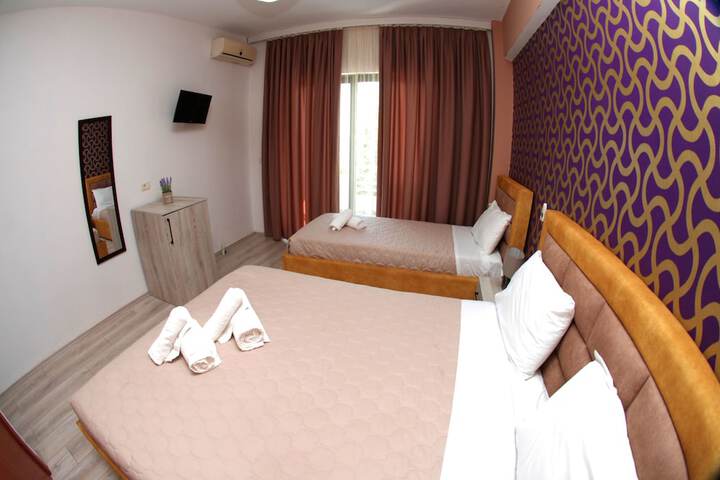 Room 28 of 86