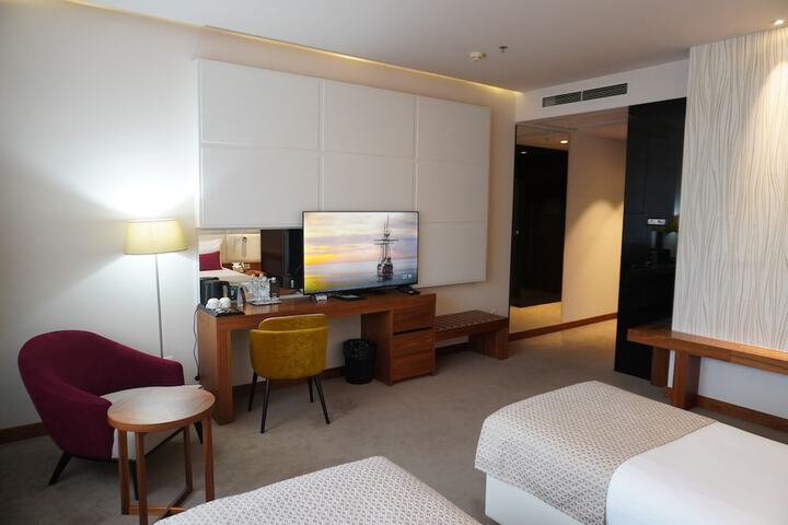 Room 48 of 146