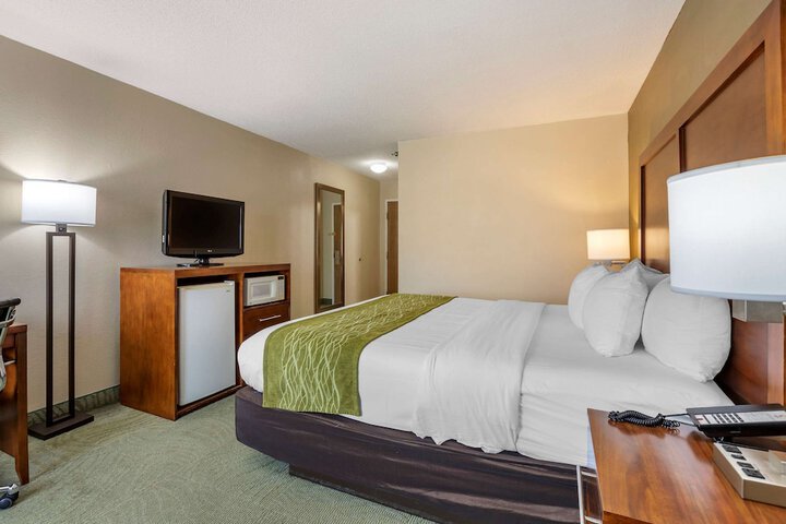 1 King Bed (15 of 18)