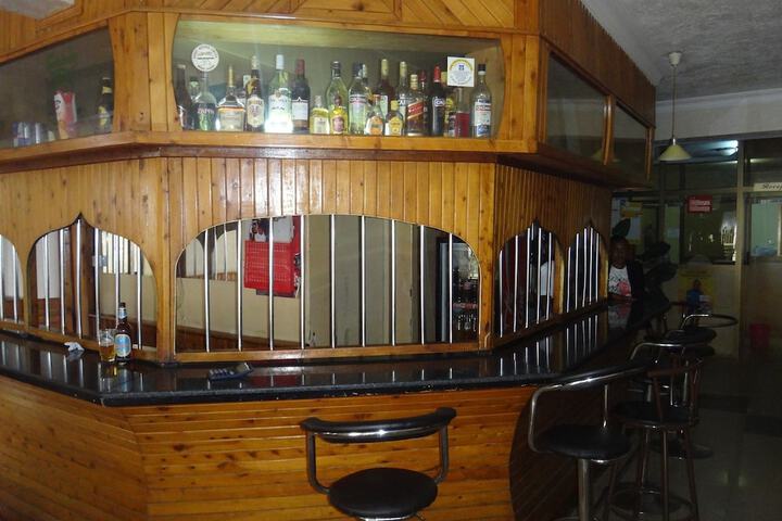 Lounge 20 of 25