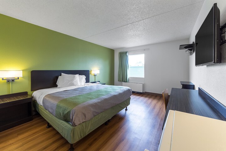 1 King Bed (8 of 13)