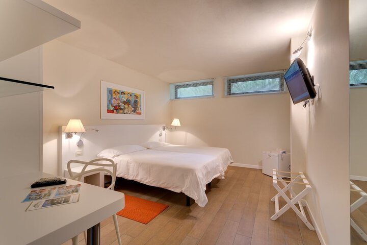Room 15 of 68