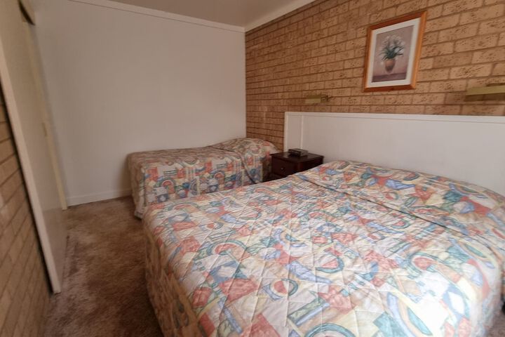 Room 4 of 35