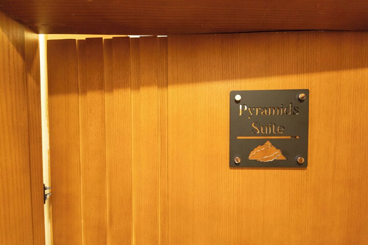 Room 24 of 65