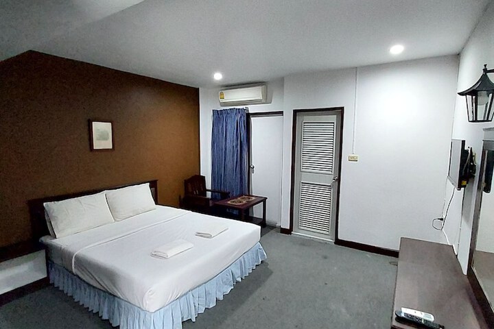 Room 27 of 47