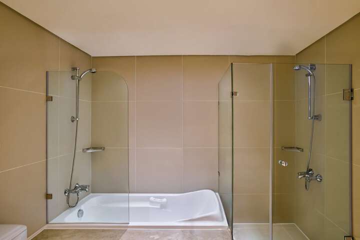 Room 65 of 166