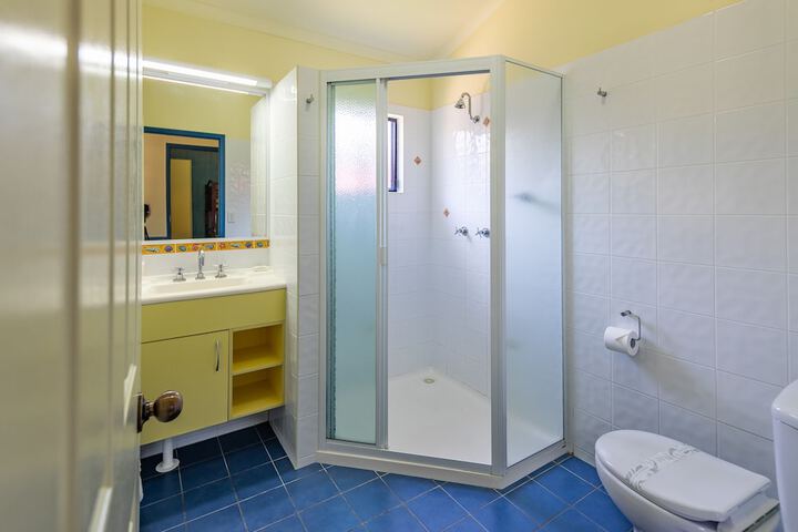 Room 100 of 126