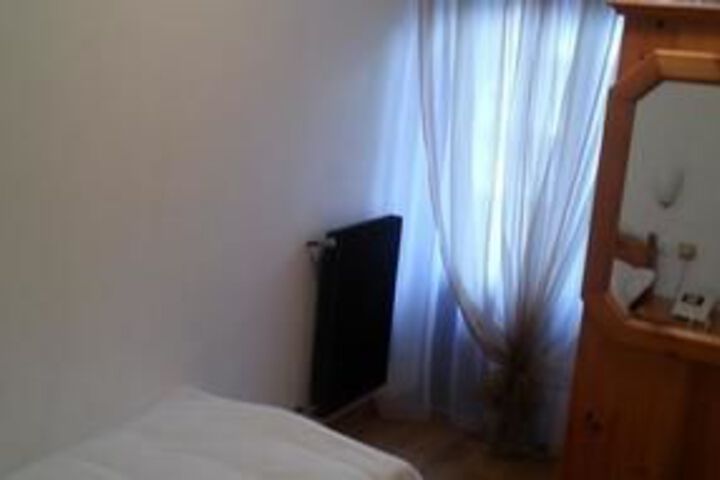Room 8 of 21