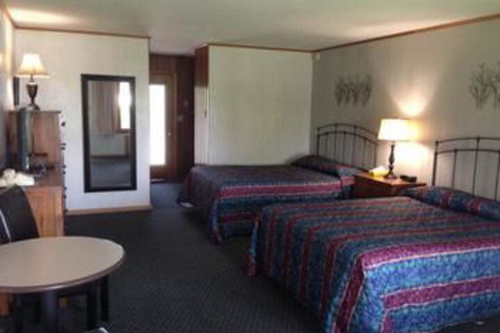 Room 12 of 102