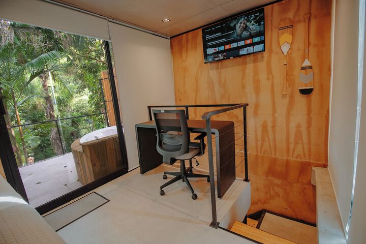 Room 8 of 112