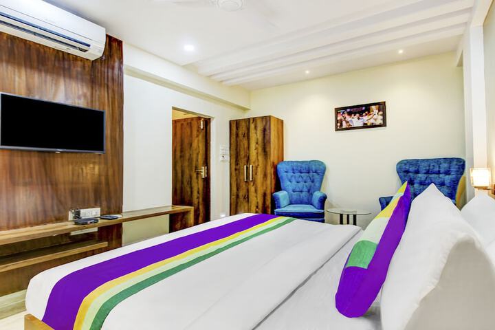 Room 30 of 44