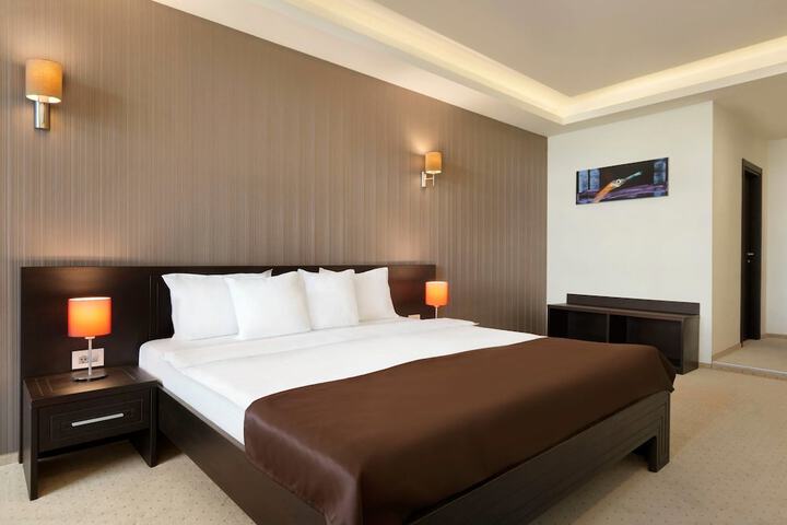 Room 25 of 62