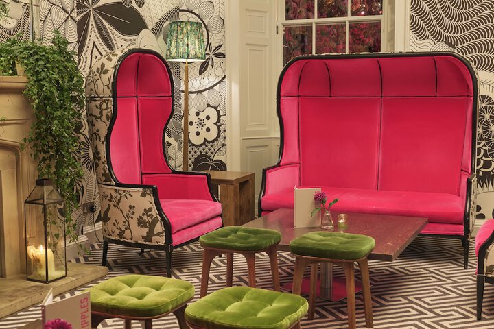 Lounge 67 of 70