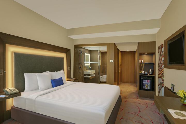 Room 18 of 127