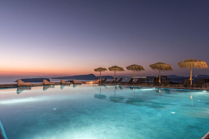 Hotel with Pool