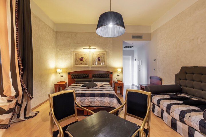Room 85 of 208