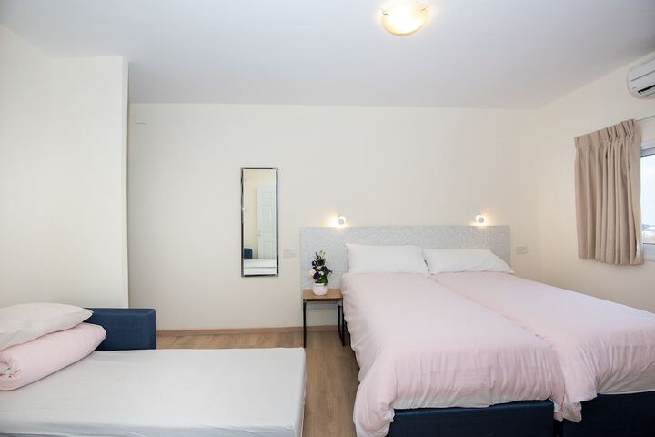 Room 9 of 24