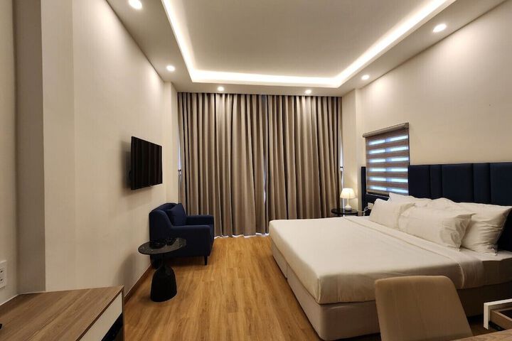 Room 5 of 24