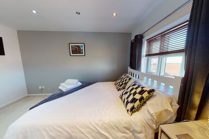 Room 3 of 16