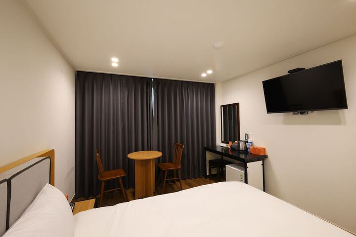 Room 12 of 75