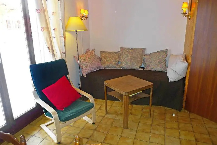 Room 2 of 7