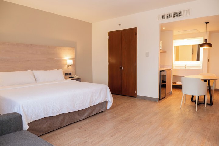 Room 15 of 76