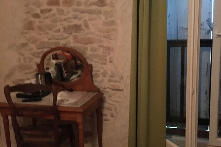 Room 10 of 98