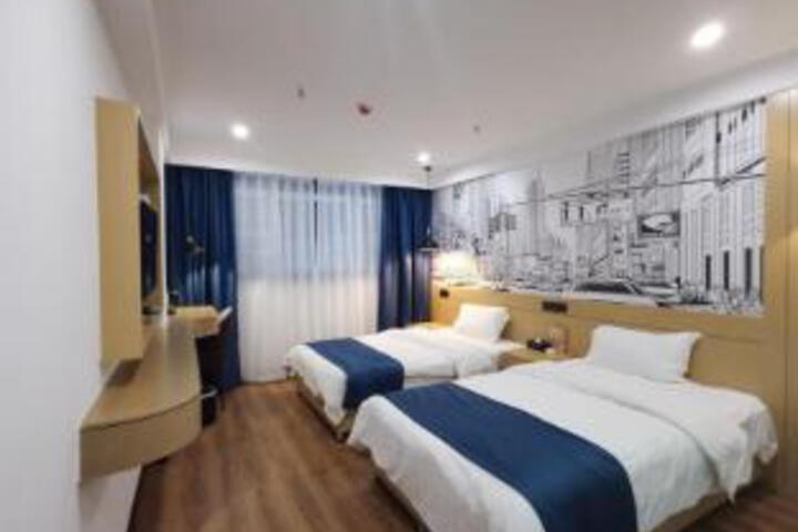 Room 10 of 11