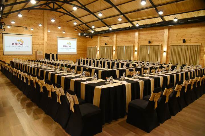 Ballroom/Hall 32 of 43