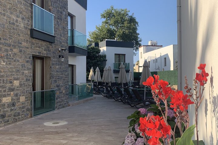 Hotel Exterior 156 of 159