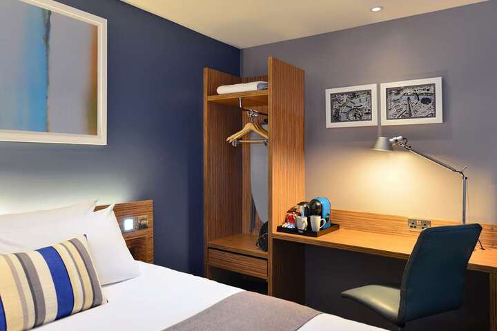Room 14 of 46