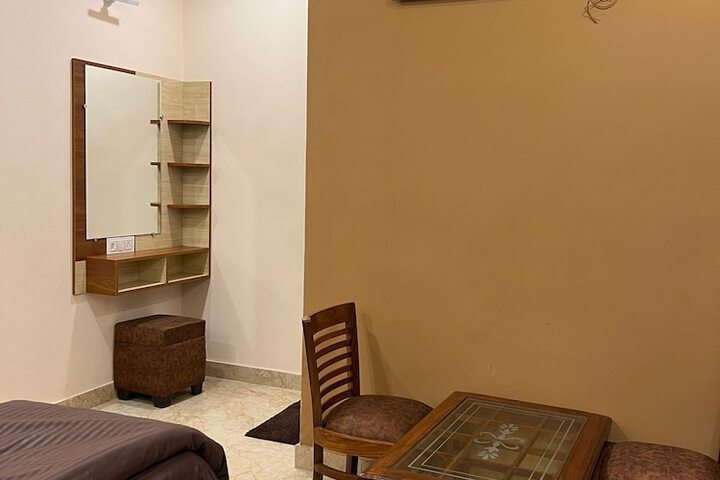 Room 6 of 37
