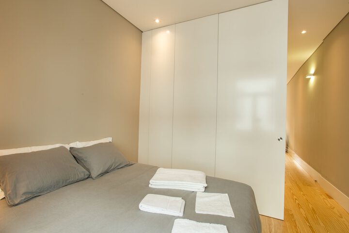 Room 3 of 136