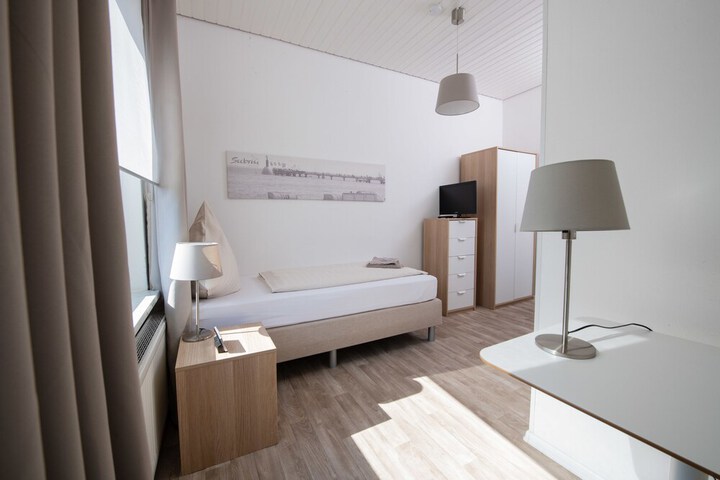 Room 30 of 76
