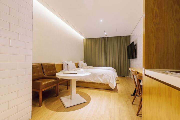 Room 18 of 95