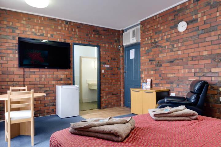 Room 16 of 23